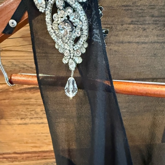 Colette Dinnigan Hand EmbellishedSILK Blouse with Tie Back and Sleeveless Design - Picture 7 of 11